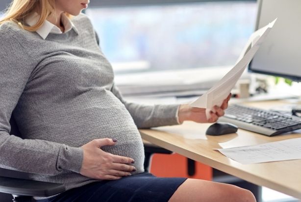 Uma mulher grávida no trabalho pode sofrer muito preconceito