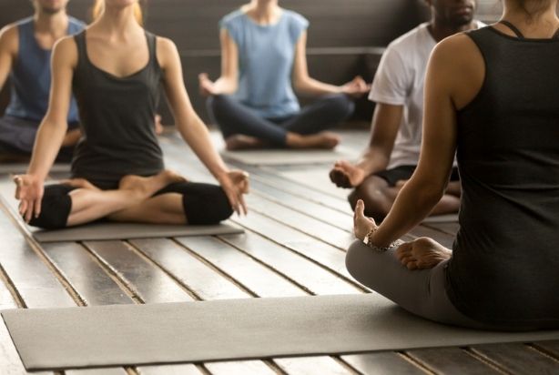 O yoga é ótimo para a saúde mental