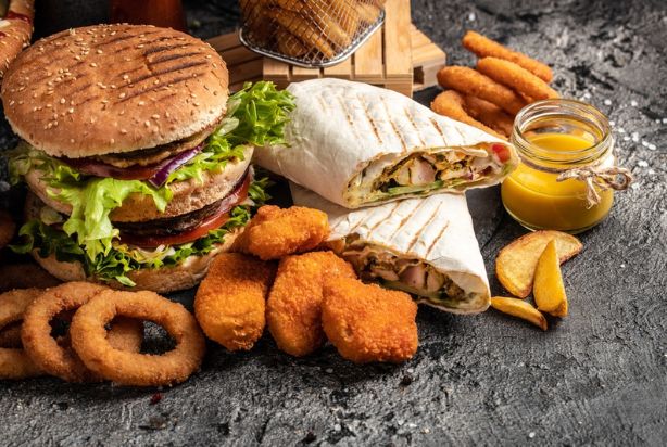 Hambúrguer, nuggets e outros alimentos gordurosos