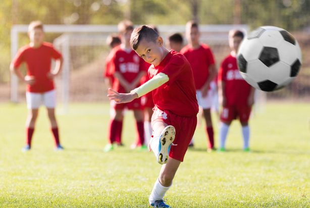 Futebol infantil: conheça os benefícios para os pequenos