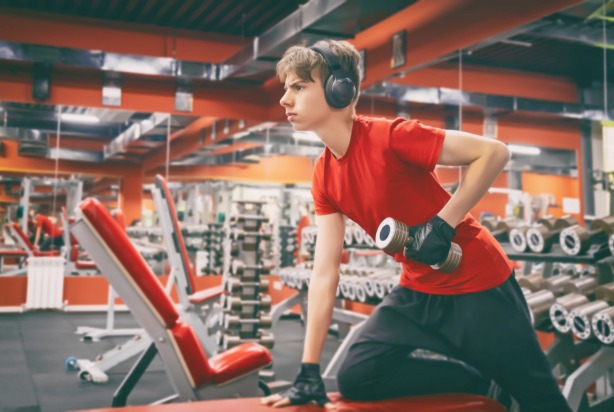 Musculação atrapalha o crescimento dos adolescentes: mito ou verdade?