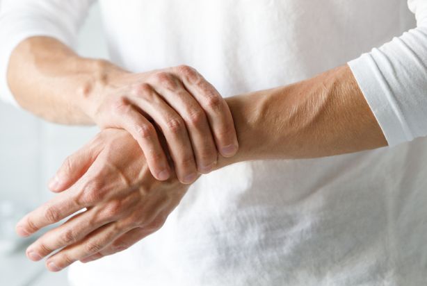 Exercícios para artrite: 2 opções de treino para praticar